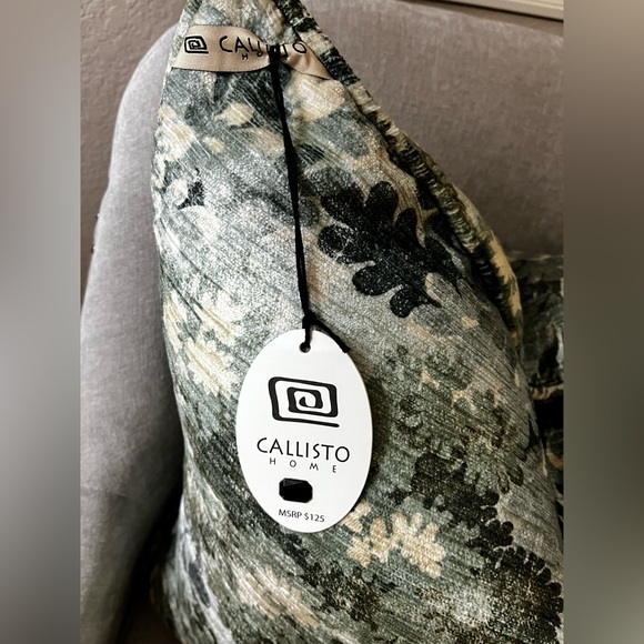 1-NWT CALLISTO HOME VELVET FLORAL DESIGN DECORATIVE PILLOW - Picture 12 of 13